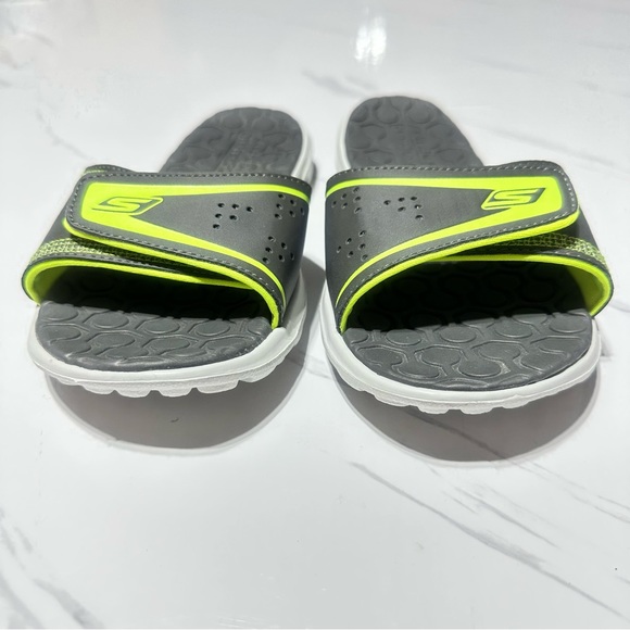 NWOT Skechers Gray Green Lightweigh Women’s Comfy Slip On Velcro Slipper Sz 5 - Picture 5 of 11